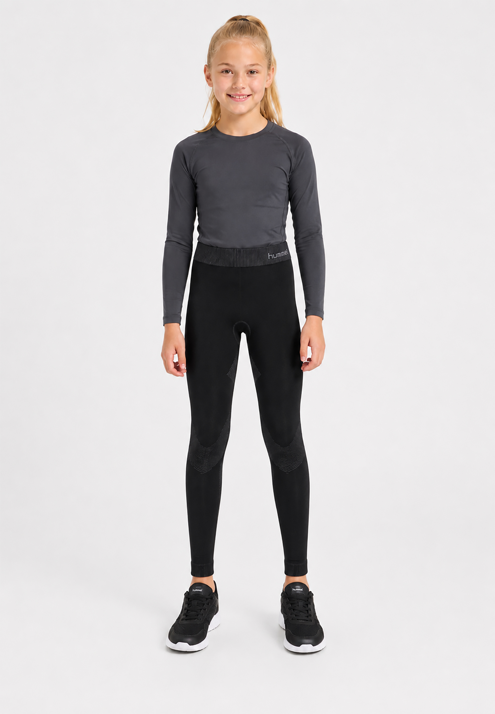 Sportleggings Körperbetont Logomuster Nahtlos Design Sportleggings Körperbetont Logomuster Nahtlos Design