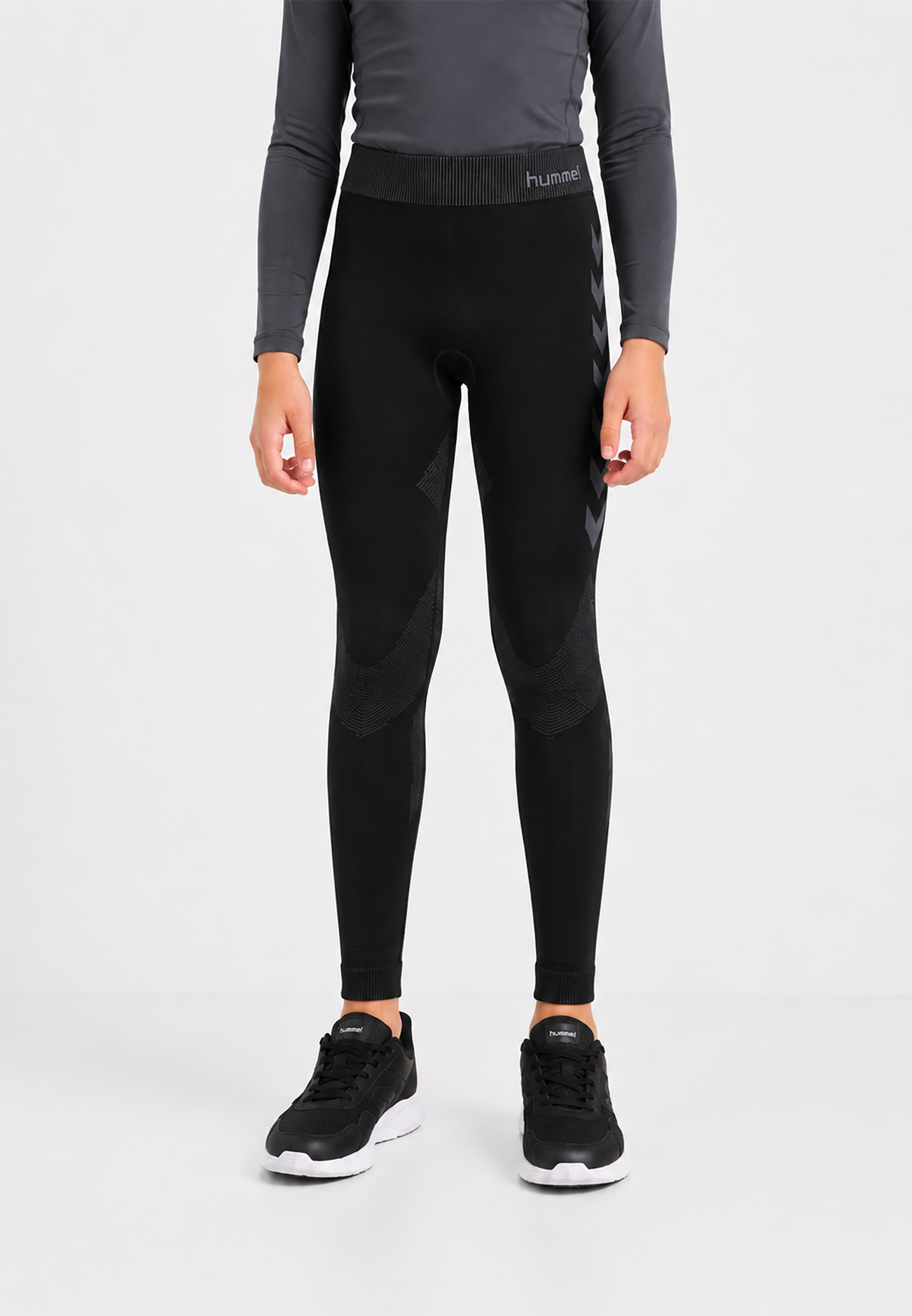 Sportleggings Körperbetont Logomuster Nahtlos Design Sportleggings Körperbetont Logomuster Nahtlos Design