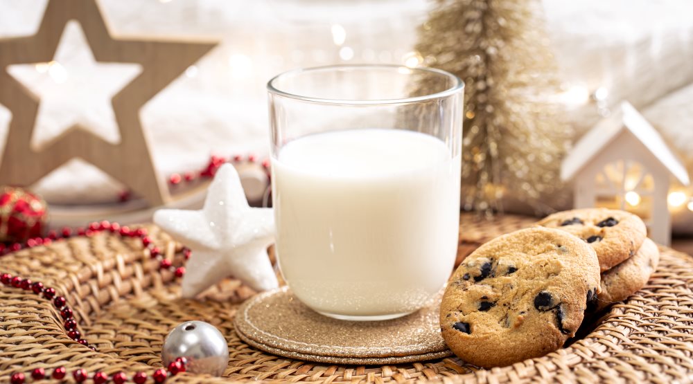 Heiße Milch aus Milcherwärmer