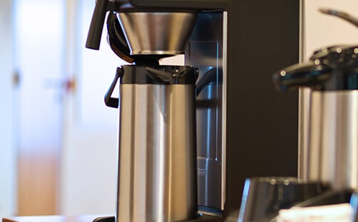 Filterkaffeemaschinen Kaffeemaschine mit Kaffee