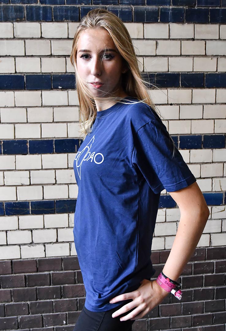 blaues Shirt mit großem Logo-Print "Doro"