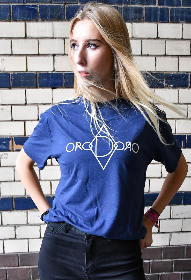blaues Shirt mit großem Logo-Print "Doro"