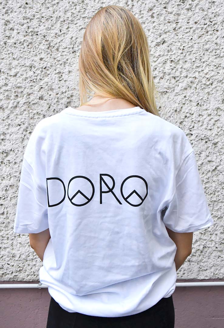 weißes Shirt mit Backprint "Doro"