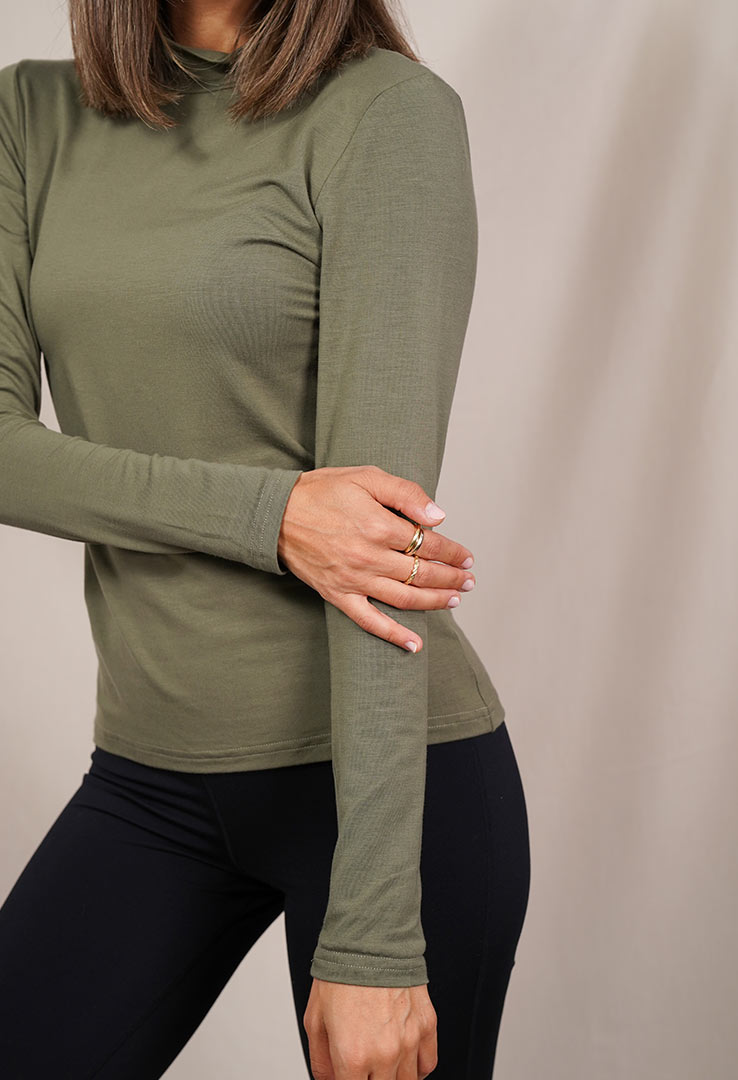 " Basic Longsleeve "Turtleneck Bliss"