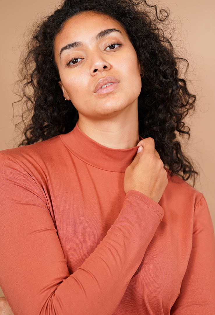 " Basic Longsleeve "Turtleneck Bliss"