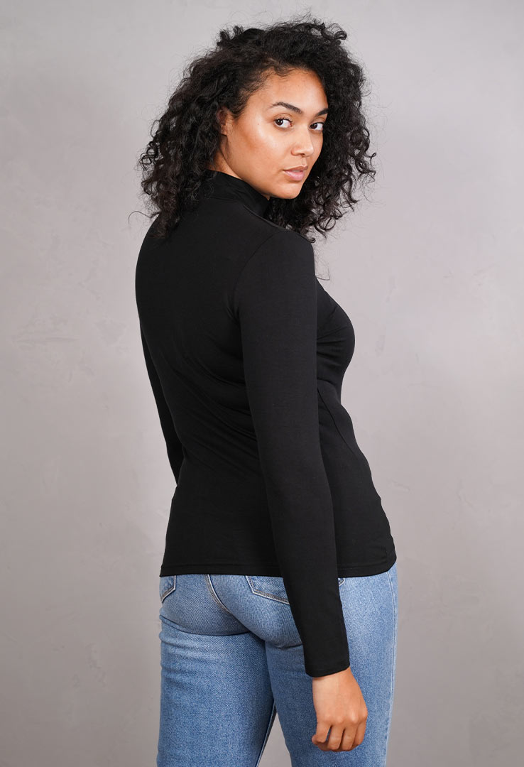 " Basic Longsleeve "Turtleneck Bliss"