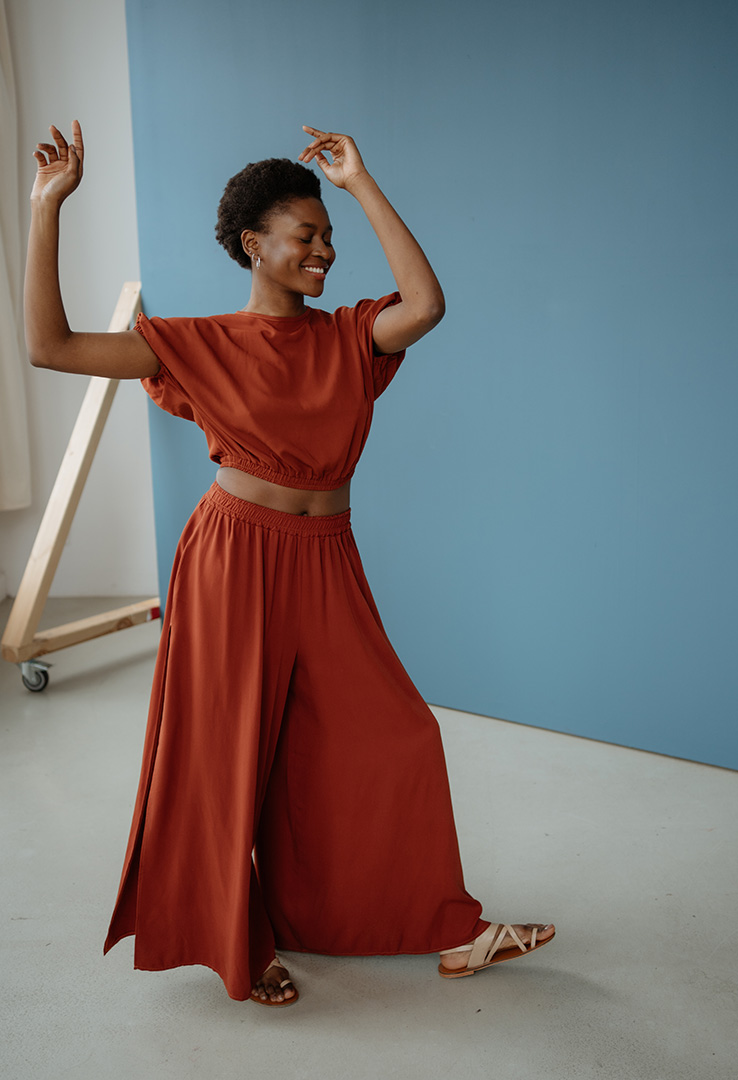 Leichtes Sommer Crop Top mit Rückenausschnitt und Schleifendetail
