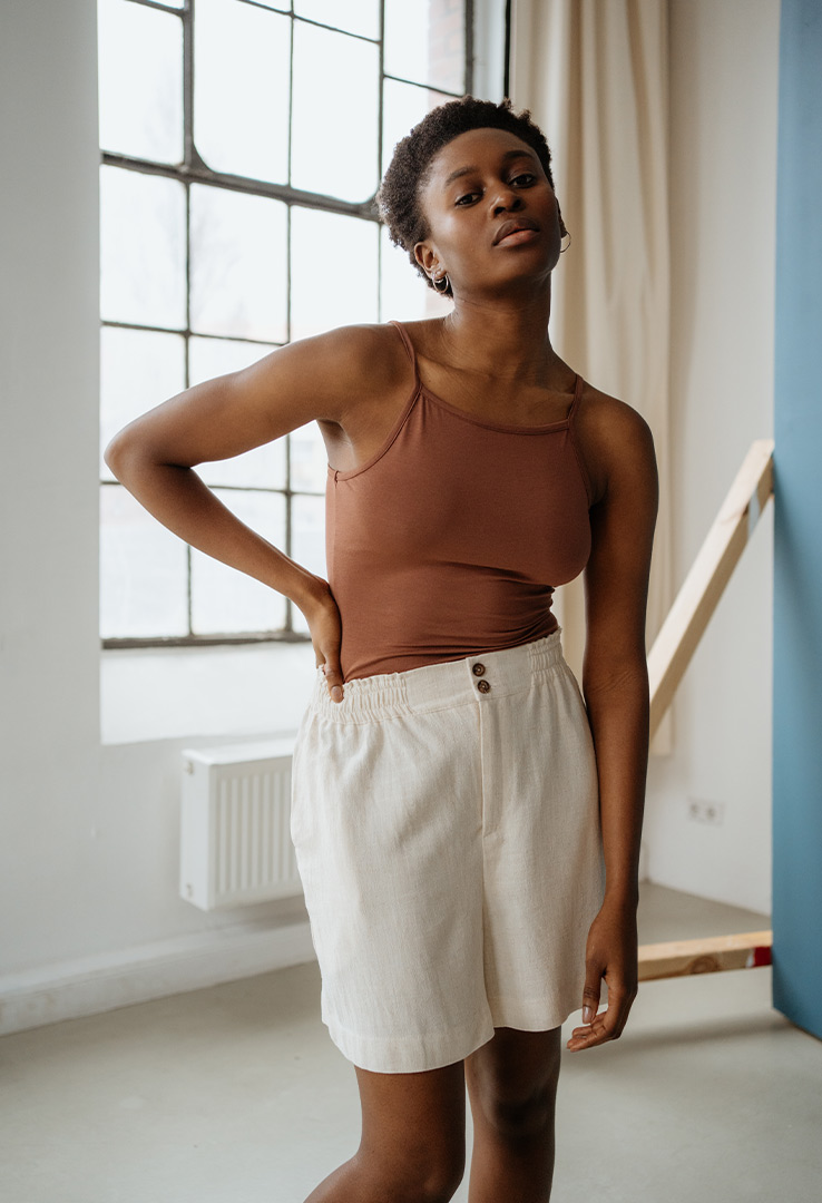 Bequeme weite Leinenshorts mit Gummibund und Hosentaschen