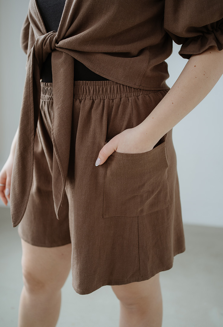 weite Leinenshorts mit großen Taschen 