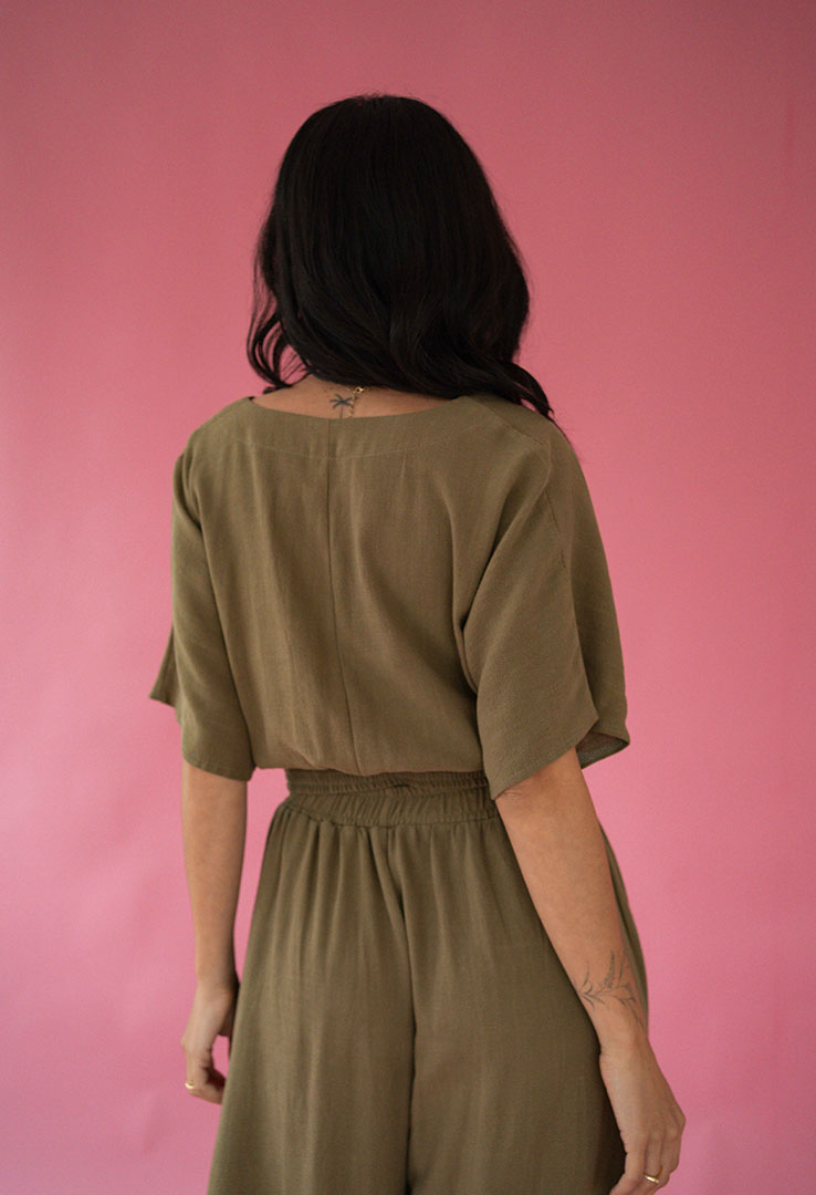 Crop Leinenshirt mit tiefen Ausschnitt