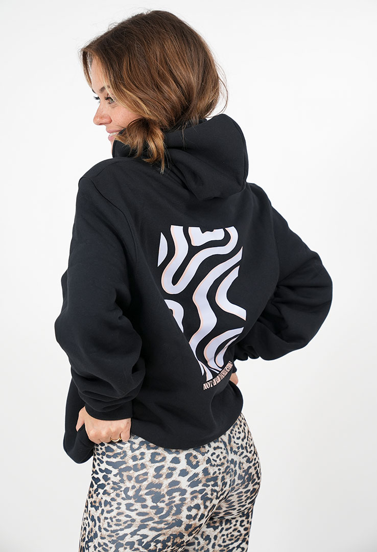 Kapuzen Sweater in schwarz "not afraid"