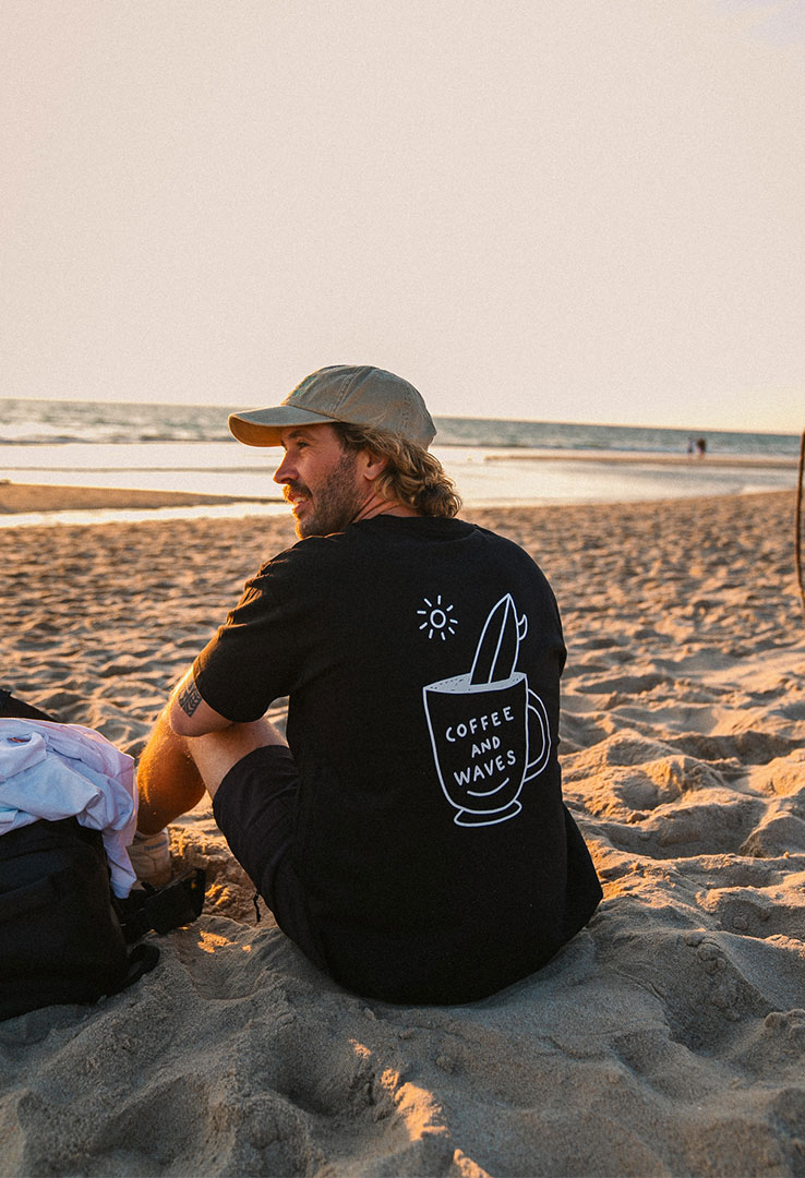 T-Shirt "Coffee and Waves" 