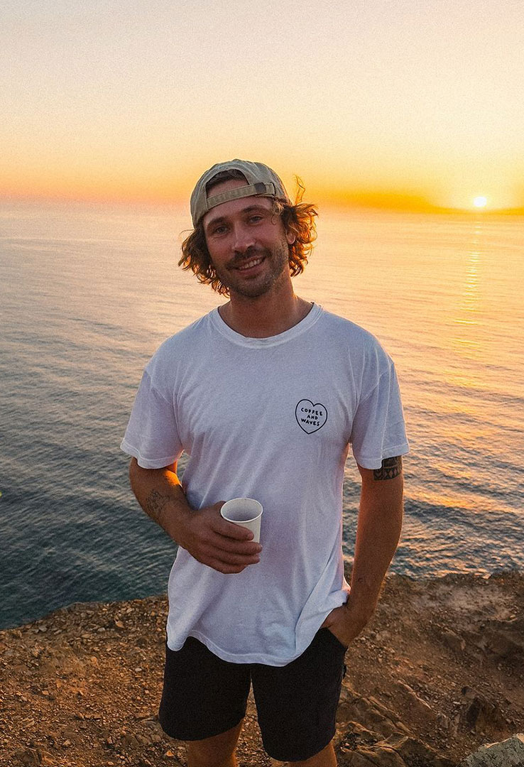 T-Shirt "Coffee and Waves" 