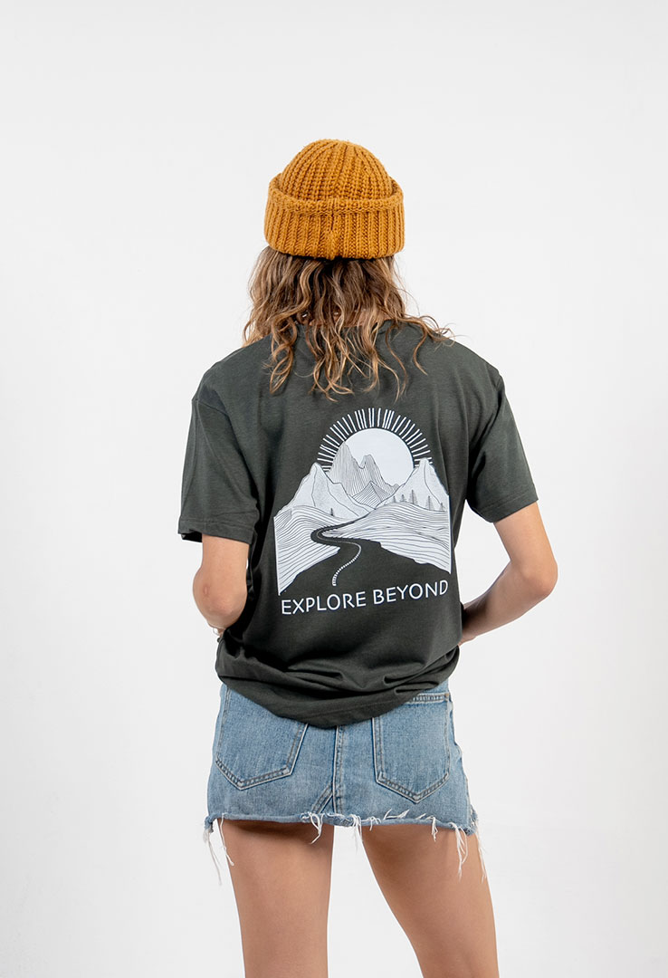 T-Shirt "Explore Beyond" in  Deep Forest