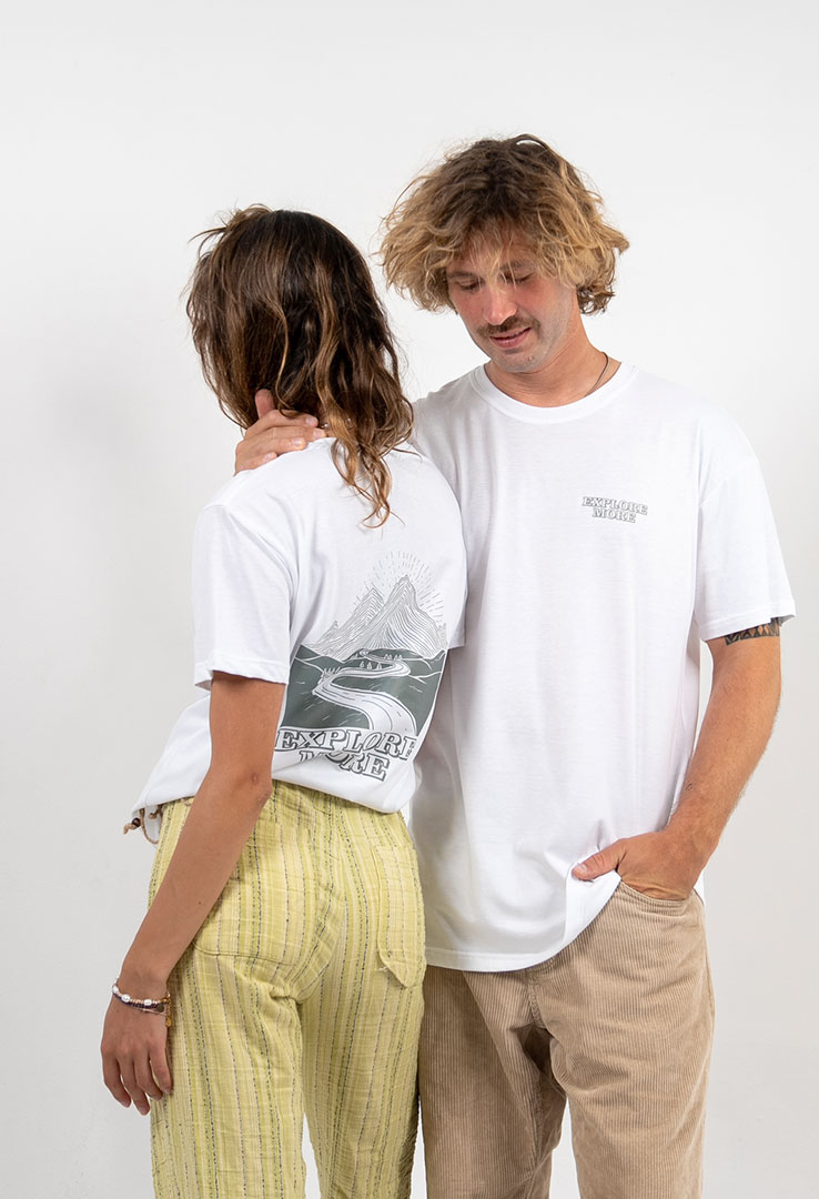 T-Shirt "Explore More" in White