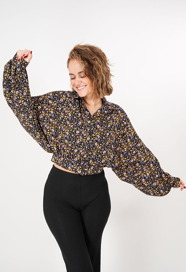 "Blooming Charm" Crop Bluse