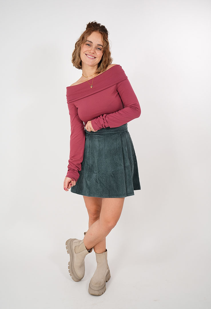 "Off-Shoulder Charm" Longsleeve