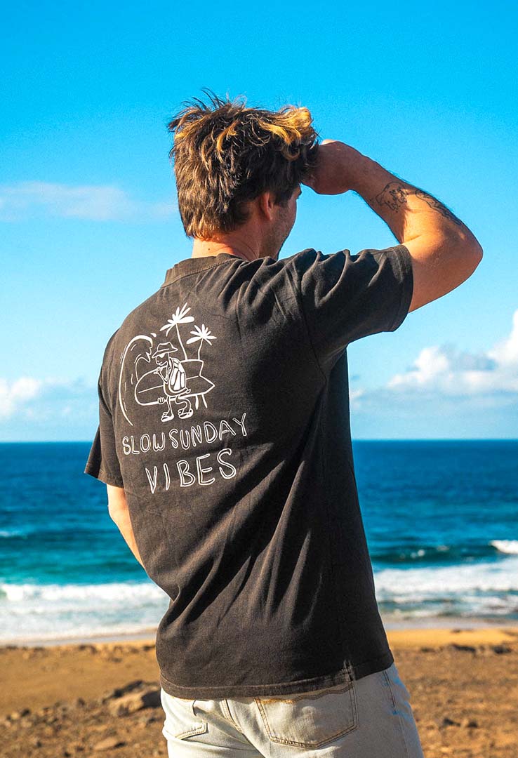 T-Shirt  "slow sunday vibes" in black washed