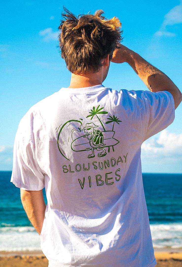 T-Shirt "slow sunday vibes" in  offwhite