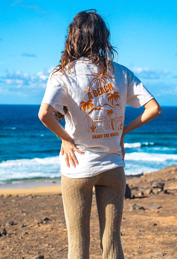 T-Shirt  "lifes a beach" in  offwhite