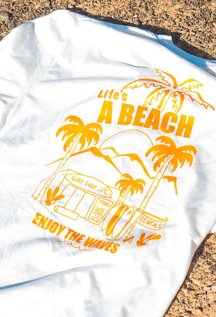 T-Shirt  "lifes a beach" in  offwhite