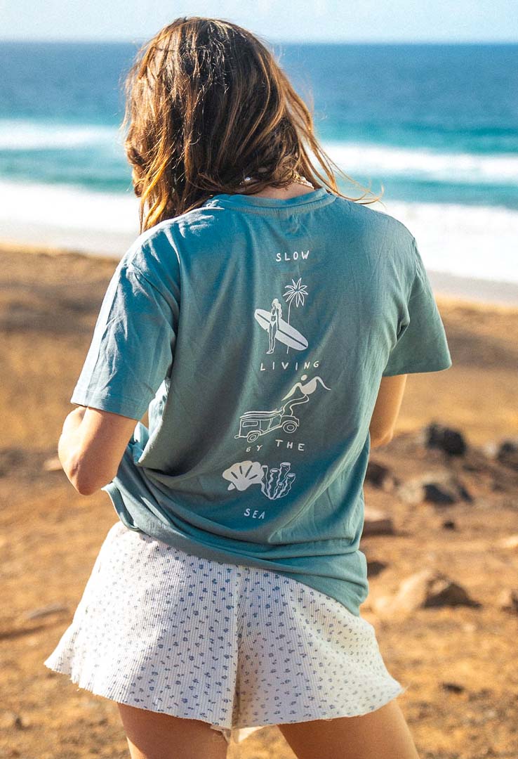T-Shirt "slow living" in lead  aus Baumwolle/Modal