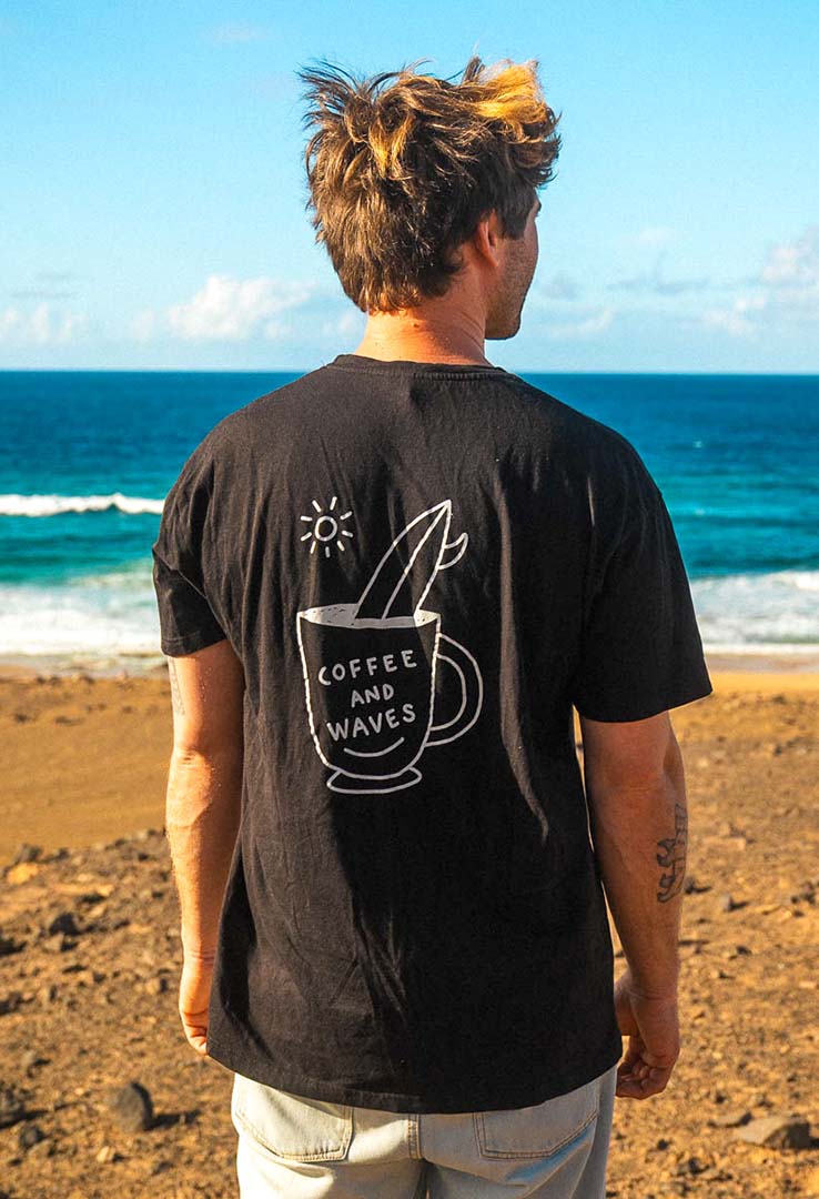 T-Shirt "coffee and waves" in black 
