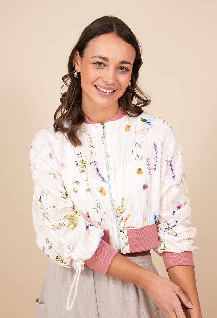 „Bloom Breeze“ Musselin-Crop-Jacke