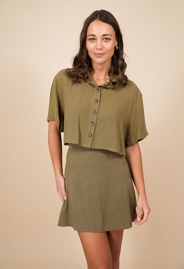 „Olive Flow“ kurze Leinen-Viskose-Bluse 