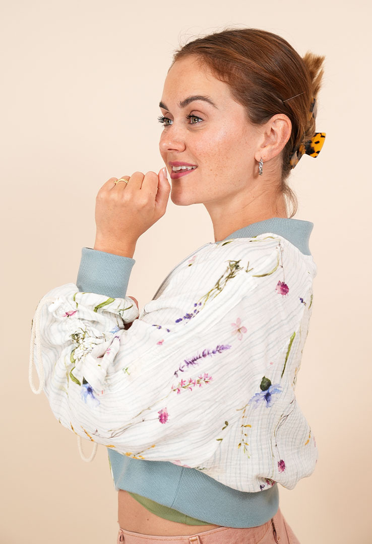 „Bloom Breeze“ Musselin-Crop-Jacke