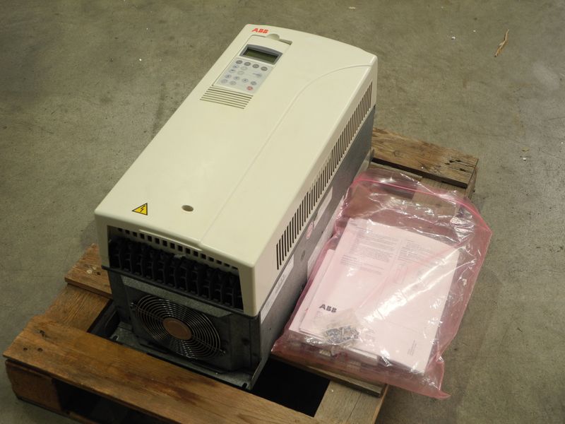 ABB acs800 Inverter acs8000100605 +d150 400v 45kw Keypad Tested