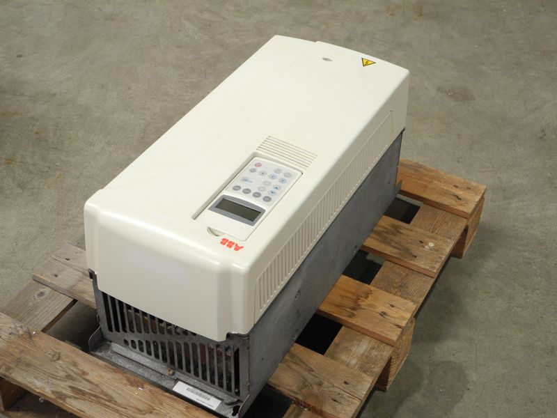 ABB acs800 Inverter acs8000100605 +d150 400v 45kw Keypad Tested