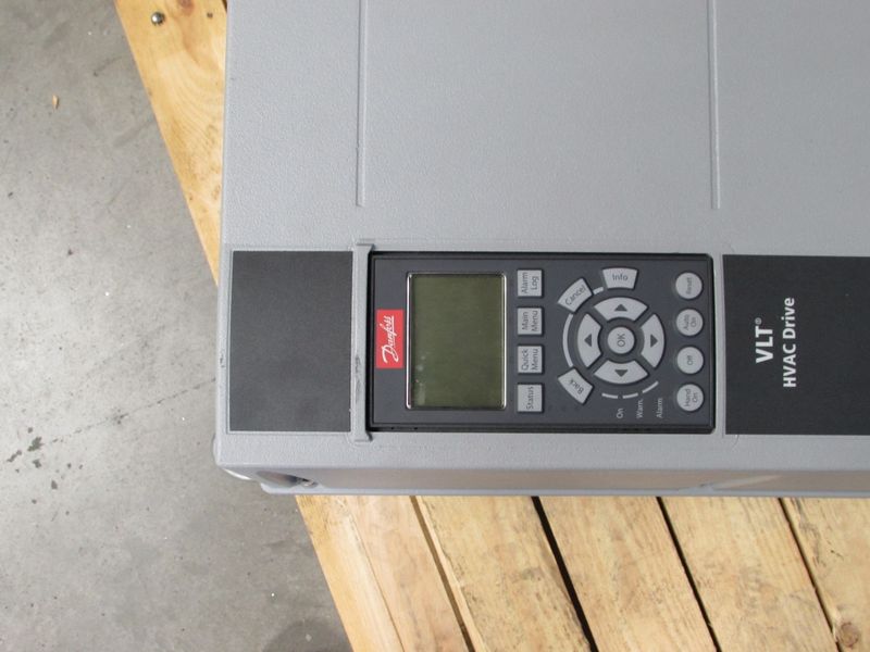 Danfoss VLT HVAC FC-102 Drive FC-102P90KT4E55H1XGXXXXS 131F8179 400V ...