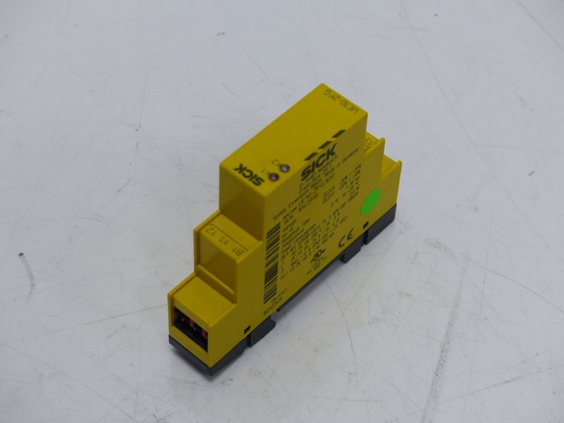 Sick Safety Extension Relay UE102FG3D0 2,0W NEUWERTIG IK Industry
