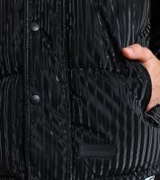 Veste matelassée surdimensionnée pour homme Sixth June Veste d'hiver brillante pour l'extérieur avec tissu matelassé ondulé M23360MOW Noir