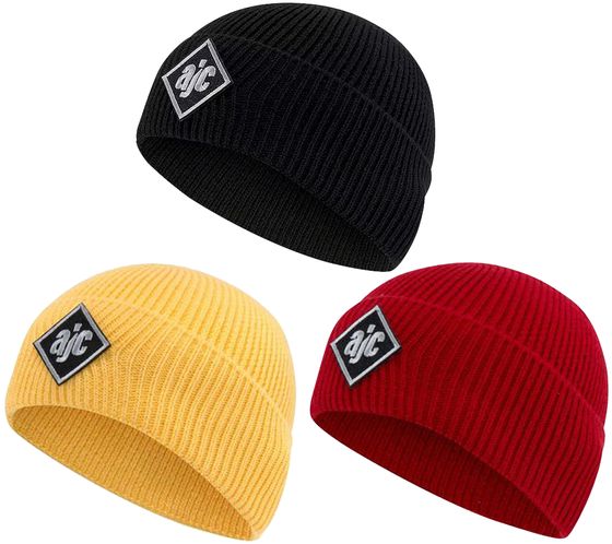 AjC Beanie schlichte Winter-Mütze gemütliche Strick-Beanie mit gesticktem Logo-Patch Gelb, Rot oder Schwarz