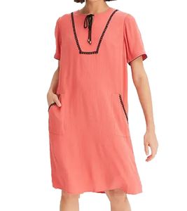 Lightweight women's summer dress, tunic dress with side pockets and decorative piping, 942988 Coral