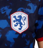 Maillot extérieur NIKE Pays-Bas 2023 pour femme Maillot de sport durable fabriqué à partir de matériaux recyclés Maillot slim avec technologie DRI-FIT Maillot de football DR3994-498 Bleu foncé/Rouge/Blanc