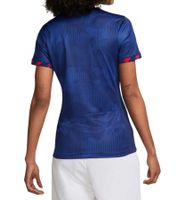NIKE USA 2023 Women's Away Jersey, a sustainable sports jersey made from recycled materials. Slim-fit shirt with DRI-FIT technology. Soccer shirt DR4000-406 Blue/Red.