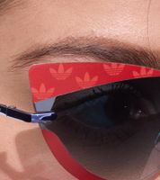 occhiali da sole adidas da donna con lenti blu e aste rosse protezione UVA e UVB occhiali da tempo libero EW3517 Rosso