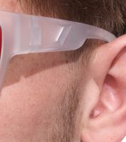 Lunettes de soleil adidas Sport pour homme avec verres rouges/oranges et branches transparentes. Lunettes de loisirs SP0008 6126G Transparentes.