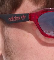 Lunettes de soleil adidas pour hommes et femmes Lunettes rectangulaires Verres dégradés avec revêtement miroir Protection UVA et UVB Catégorie de filtre 2 Lunettes de vacances Rouge, noir ou turquoise Lunettes de soleil adidas pour hommes et femmes Lunettes rectangulaires Verres dégradés avec revêtement miroir Protection UVA et UVB Catégorie de filtre 2 Lunettes de vacances Rouge, noir ou turquoise