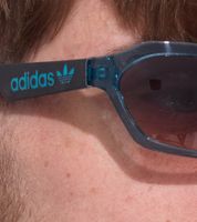 Lunettes de soleil adidas pour hommes et femmes Lunettes rectangulaires Verres dégradés avec revêtement miroir Protection UVA et UVB Catégorie de filtre 2 Lunettes de vacances Rouge, noir ou turquoise Lunettes de soleil adidas pour hommes et femmes Lunettes rectangulaires Verres dégradés avec revêtement miroir Protection UVA et UVB Catégorie de filtre 2 Lunettes de vacances Rouge, noir ou turquoise