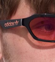 Lunettes de soleil adidas pour hommes et femmes Lunettes rectangulaires Verres dégradés avec revêtement miroir Protection UVA et UVB Catégorie de filtre 2 Lunettes de vacances Rouge, noir ou turquoise Lunettes de soleil adidas pour hommes et femmes Lunettes rectangulaires Verres dégradés avec revêtement miroir Protection UVA et UVB Catégorie de filtre 2 Lunettes de vacances Rouge, noir ou turquoise