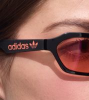 Lunettes de soleil adidas pour hommes et femmes Lunettes rectangulaires Verres dégradés avec revêtement miroir Protection UVA et UVB Catégorie de filtre 2 Lunettes de vacances Rouge, noir ou turquoise Lunettes de soleil adidas pour hommes et femmes Lunettes rectangulaires Verres dégradés avec revêtement miroir Protection UVA et UVB Catégorie de filtre 2 Lunettes de vacances Rouge, noir ou turquoise