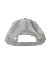 Gorra de camionero Beechfield de algodón con bordado "LEGALIZED" en blanco y negro o "MARY JANE BERLIN" en gris. Gorra de camionero Beechfield de algodón con bordado "LEGALIZED" en blanco y negro o "MARY JANE BERLIN" en gris.