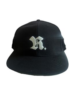 ROUGH. Cappellino snapback, cappellino da baseball alla moda, cappellino in cotone nero ROUGH. Cappellino snapback, cappellino da baseball alla moda, cappellino in cotone nero