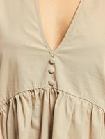 Vestido camisero de popelina con cuello en V y botones delanteros de Missguided, marrón