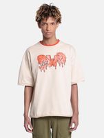 T-shirt DWD Studioz pour homme, col ras du cou, logo imprimé sur le devant, en coton beige. T-shirt DWD Studioz pour homme, col ras du cou, logo imprimé sur le devant, en coton beige.