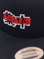 Gorra FOKUS x DEF, elegante gorra de carreras con cierre ajustable en negro y rojo